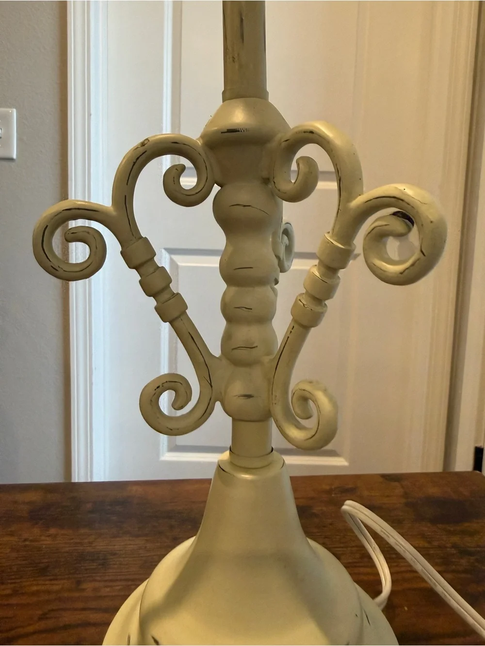 Vintage French Provincial Cream Metal Table Lamp